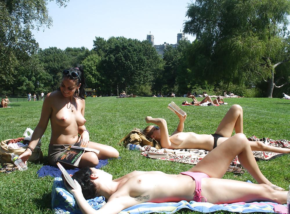 20P Outdoor topless 3.