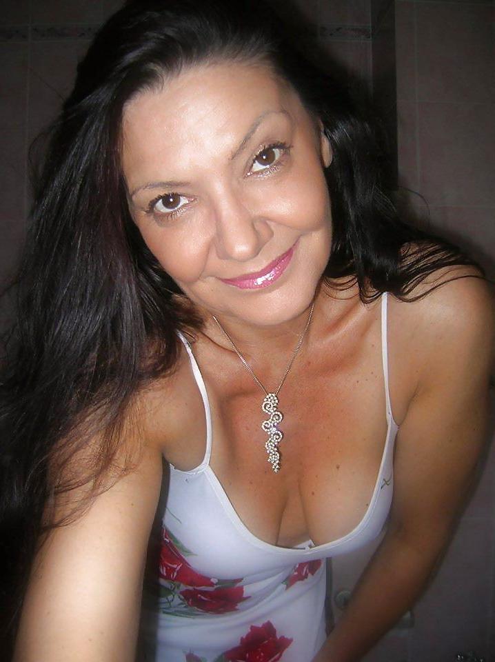 25P How to fuck these mature bitch from facebook?