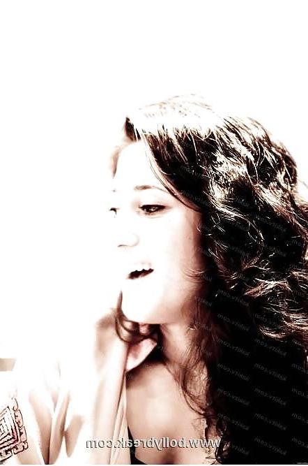 8P Fatima bhutto Real Picx