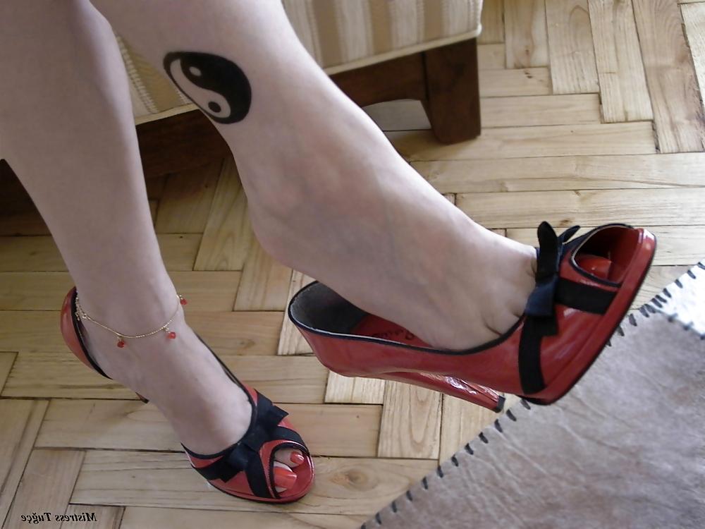 25P Turkish milf feet