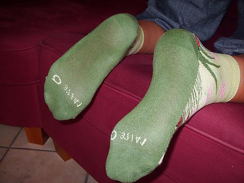 25P Sexy girls feet