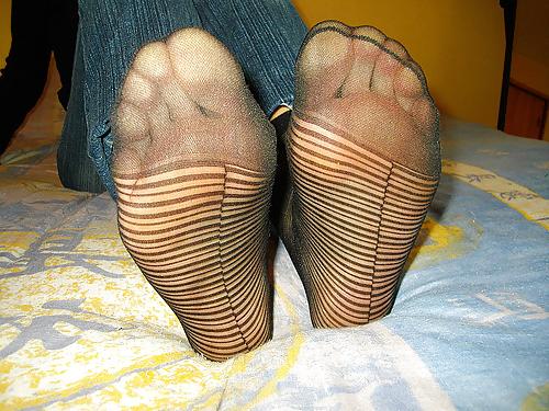 25P Sexy girls feet