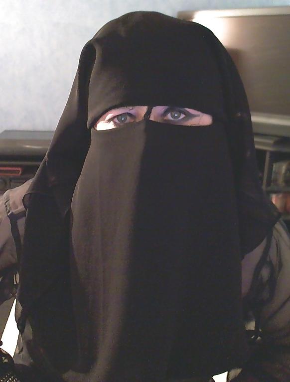 12P Bitch muslima in niqab