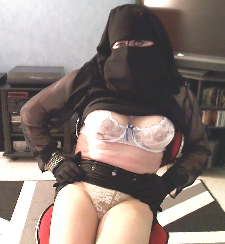 12P Bitch muslima in niqab