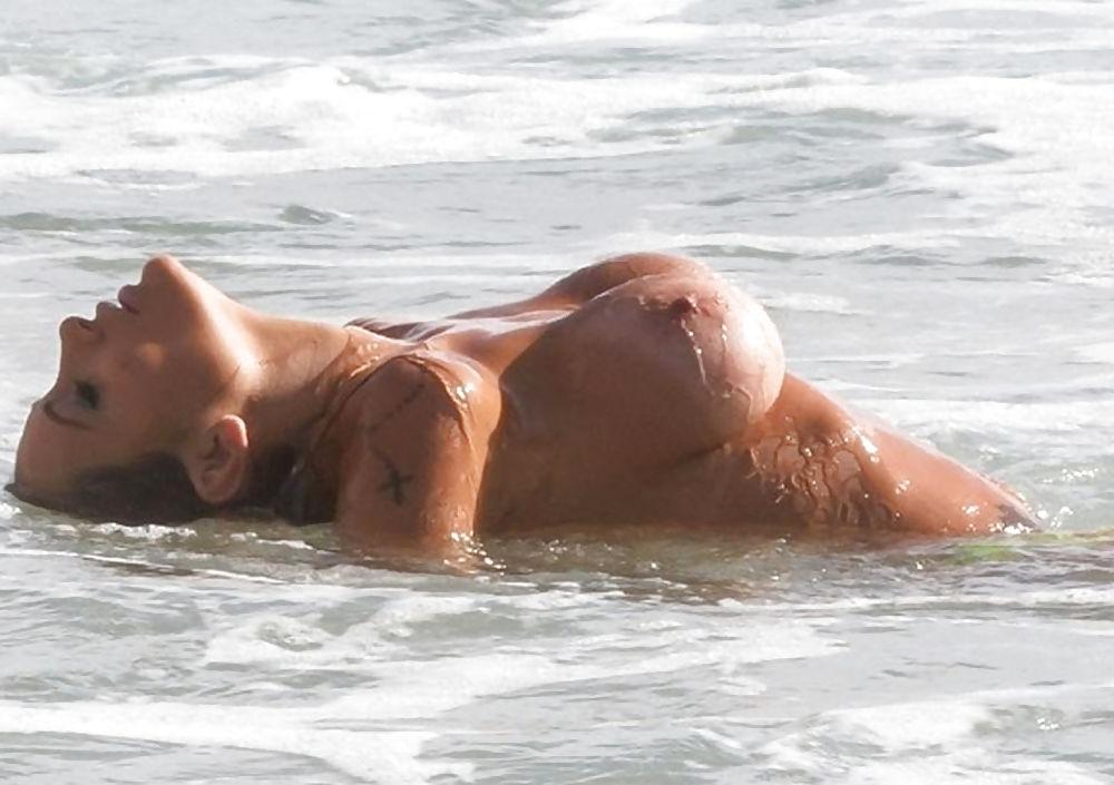 8P Andressa Urach Topless