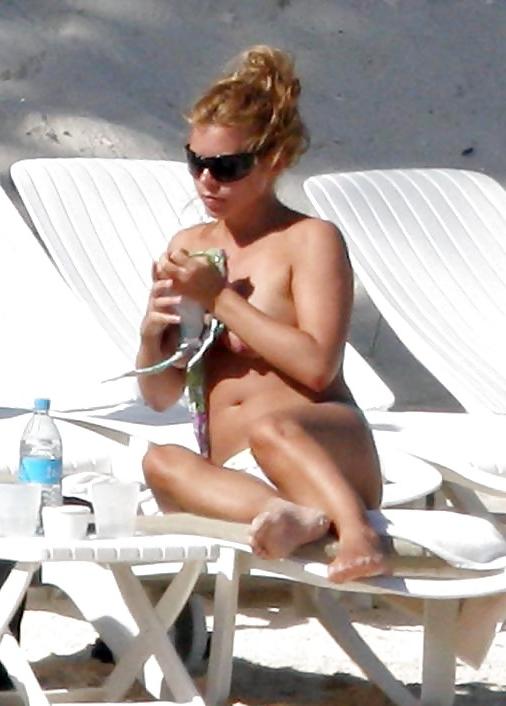 6P Billie Piper Oben-ohne-Bikini-Bilder