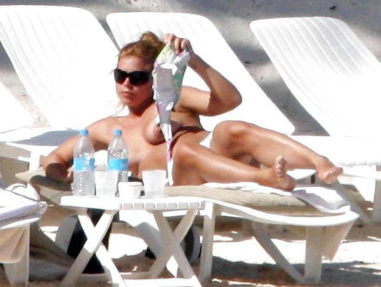 6P Billie Piper Oben-ohne-Bikini-Bilder