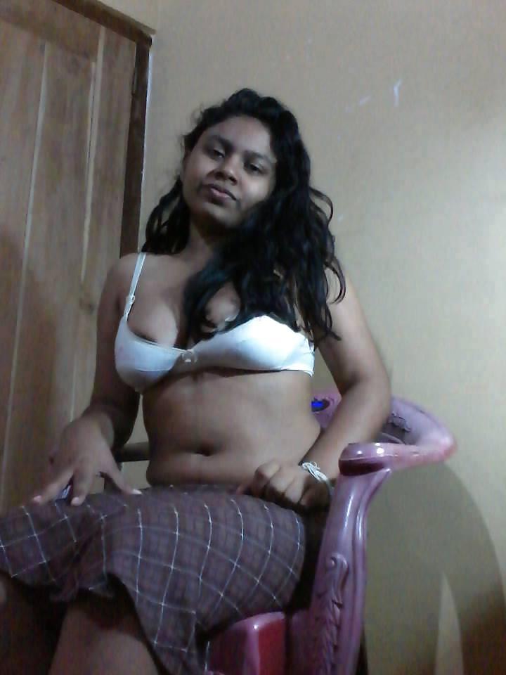 9P Chubby Sri Lankan Grilfriend