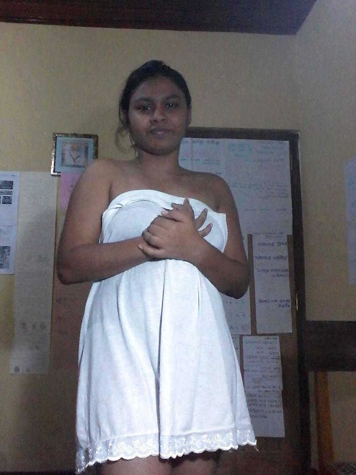 9P Chubby Sri Lankan Grilfriend