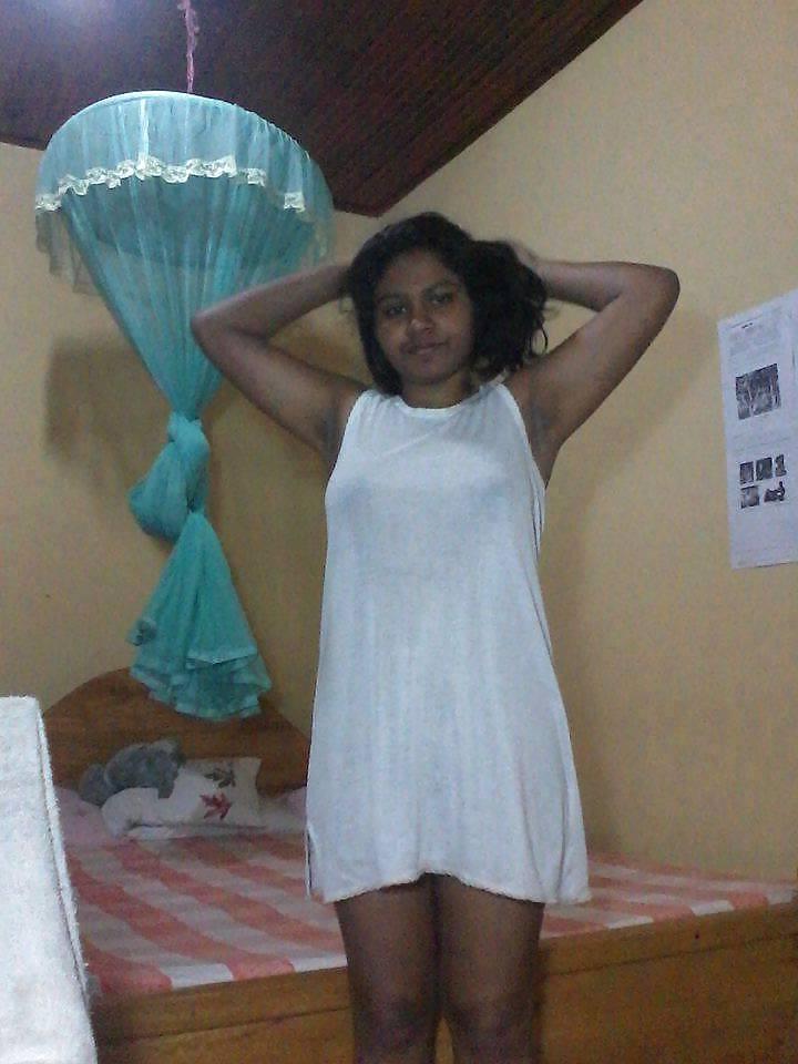 9P Chubby Sri Lankan Grilfriend
