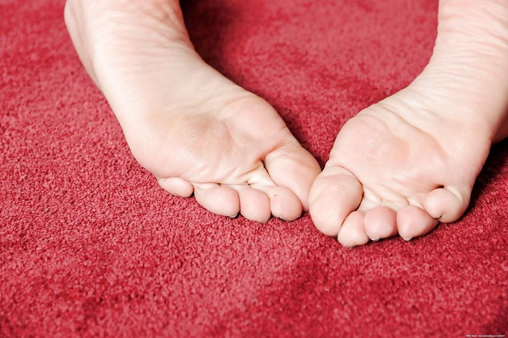 25P Lovely Feet and toes...