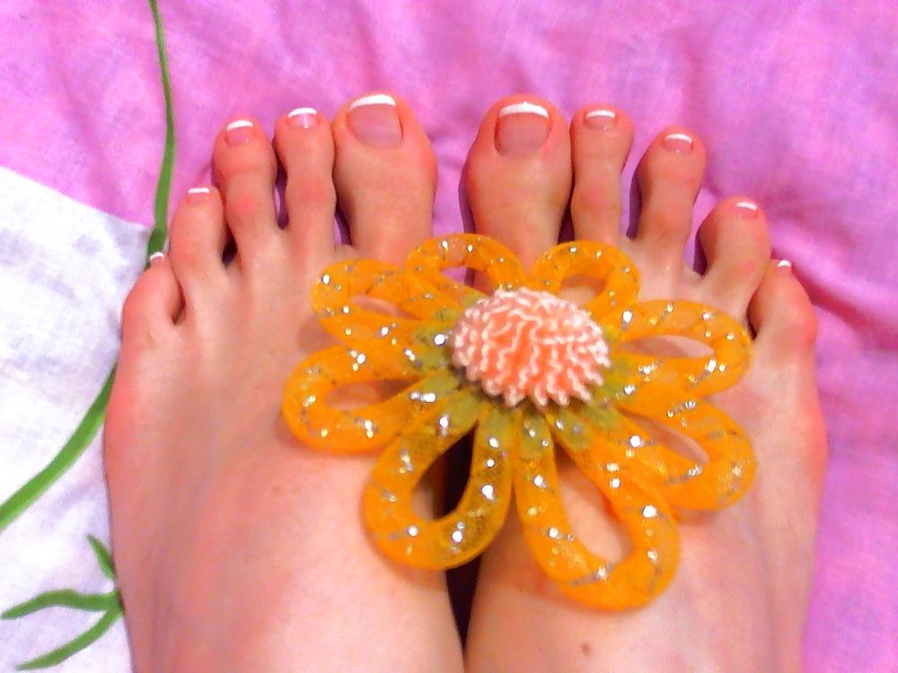8P Feet legs feet toes painted pedicure