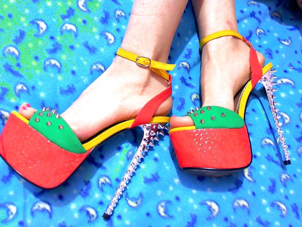 8P Feet legs feet toes painted pedicure