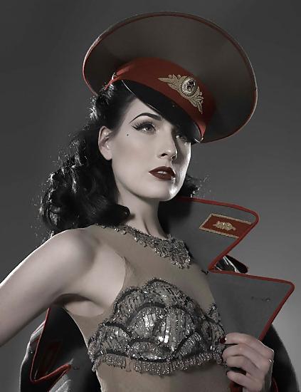 25P Queen Dita