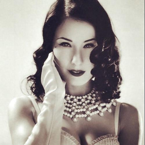 25P Queen Dita