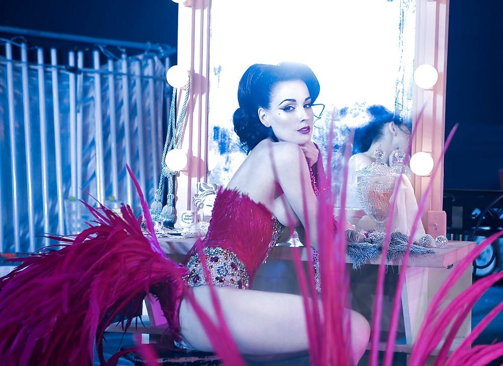 25P Queen Dita