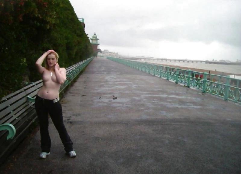 12P Naked GF in Public