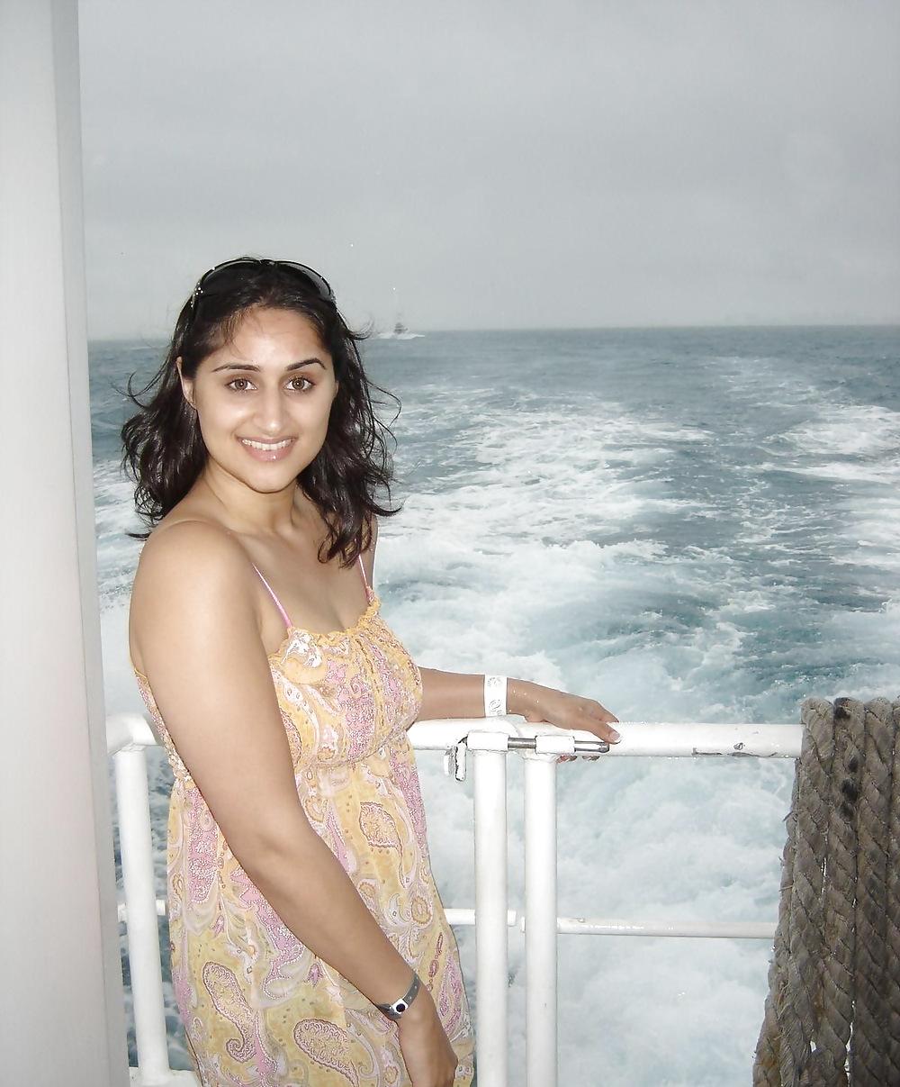 24P BANG MY BITCH & BOOBY WIFE DEEPIKA