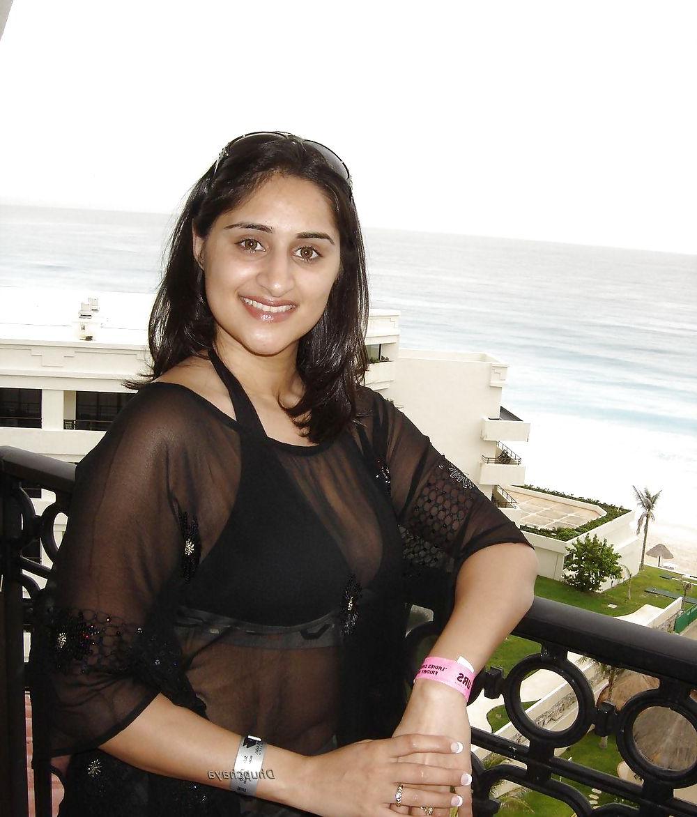 24P BANG MY BITCH & BOOBY WIFE DEEPIKA