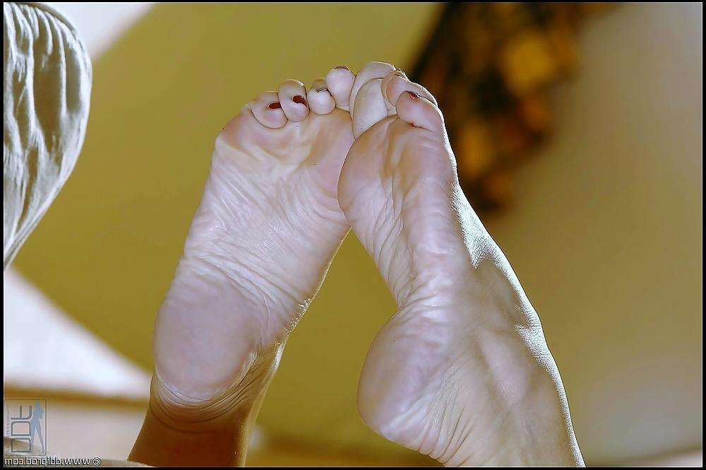 24P Sylvia Saint's feet
