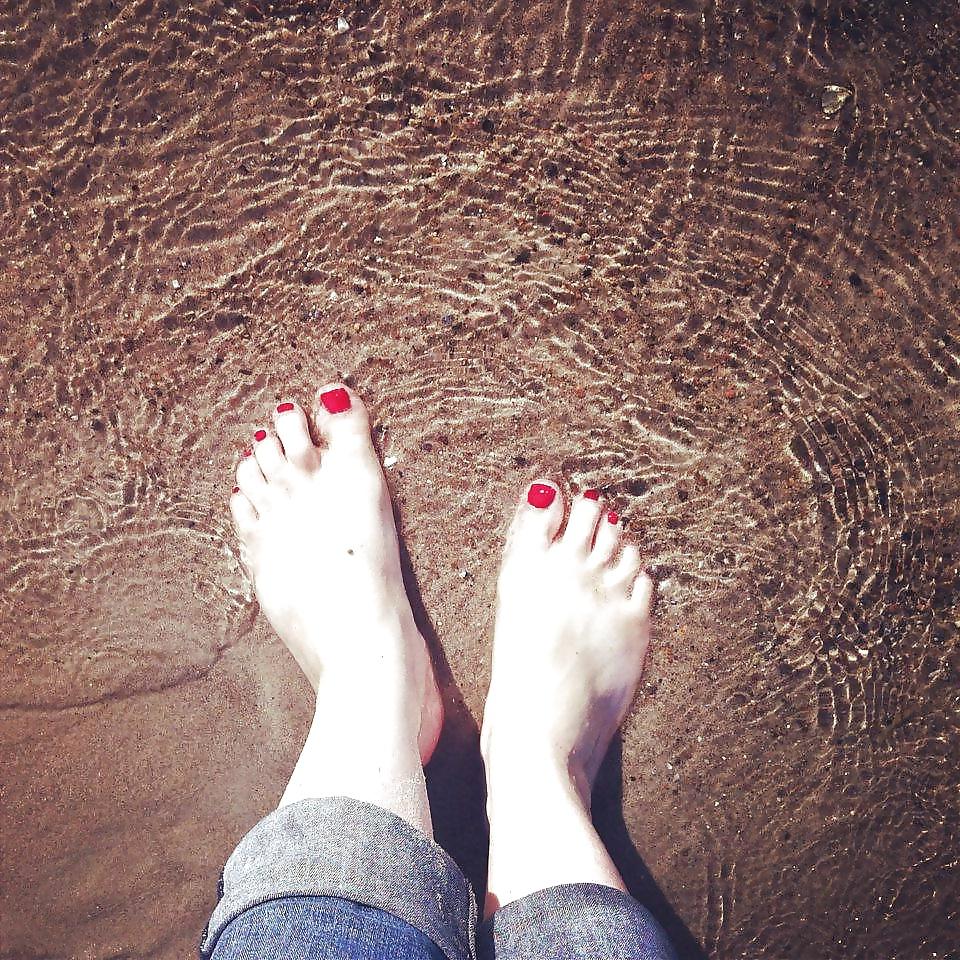 25P Sexy Feet and Toes! Please Comment and Rate!