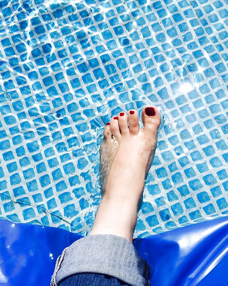 25P Sexy Feet and Toes! Please Comment and Rate!