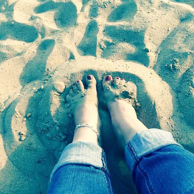 25P Sexy Feet and Toes! Please Comment and Rate!