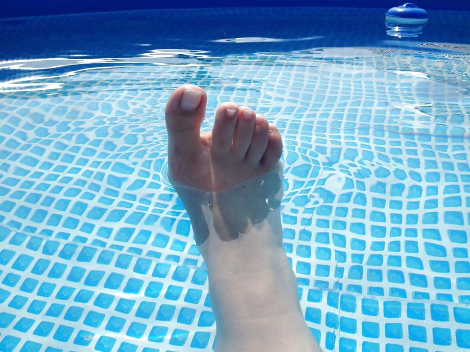25P Sexy Feet and Toes! Please Comment and Rate!