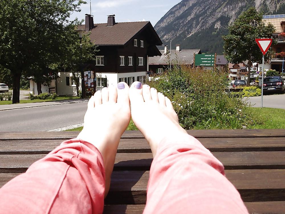 25P Sexy Feet and Toes! Please Comment and Rate!