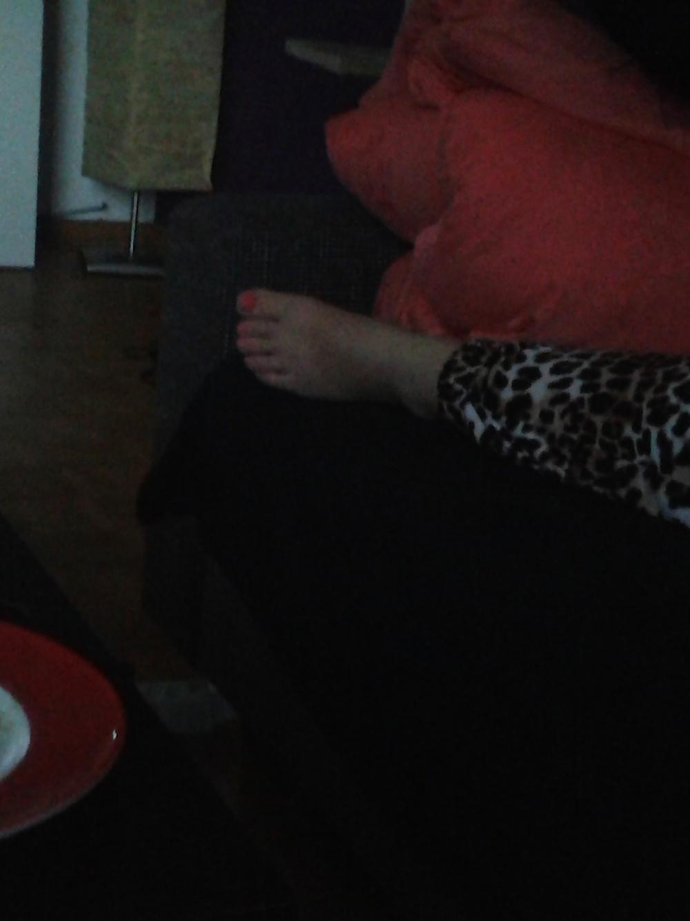 25P Sexy Feet and Toes! Please Comment and Rate!