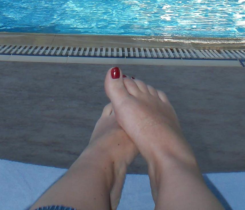 25P Sexy Feet and Toes! Please Comment and Rate!