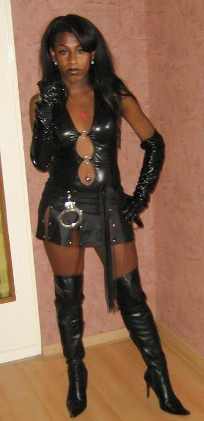 25P SM  KINKY LATEX