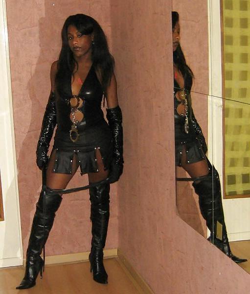 25P SM  KINKY LATEX