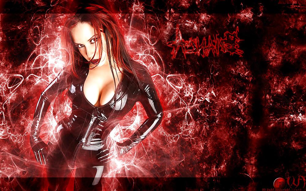 25P A goddess in flesh and latex