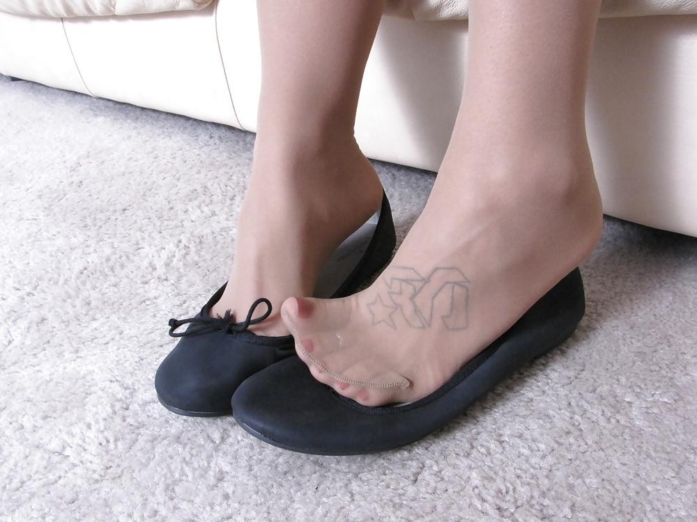 24P Tori hosetoes feet pantyhose