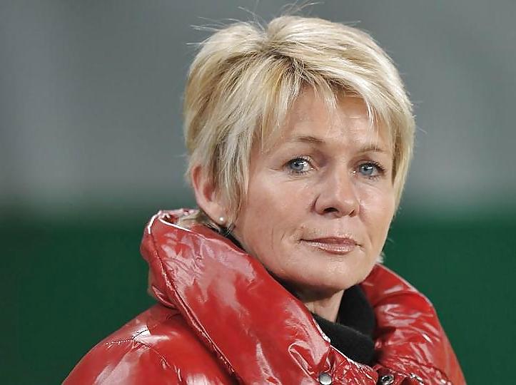 25P German mature celeb sports bitch Silvia Neid