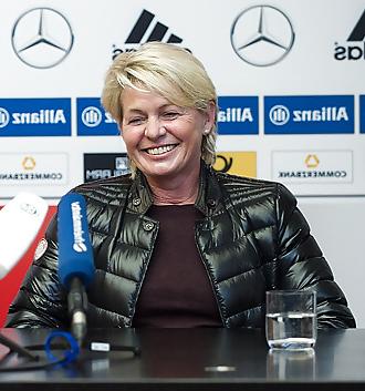 25P German mature celeb sports bitch Silvia Neid