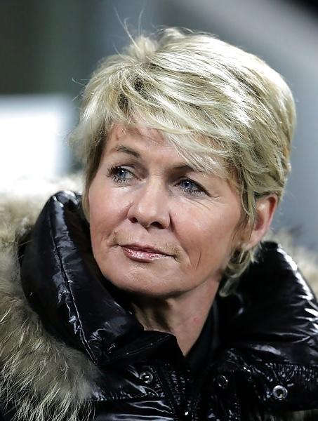 25P German mature celeb sports bitch Silvia Neid