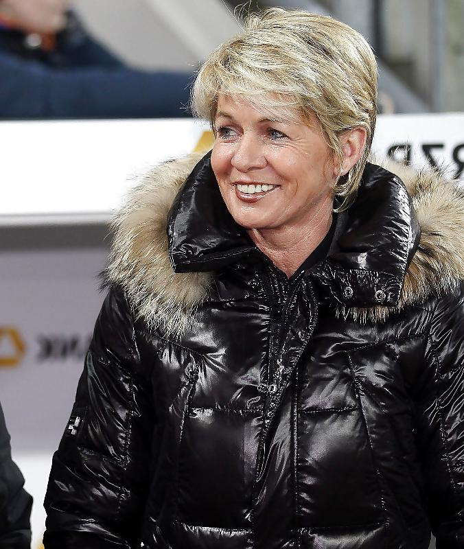 25P German mature celeb sports bitch Silvia Neid