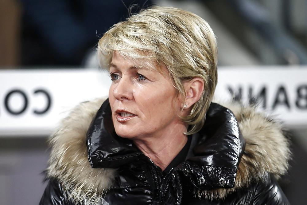 25P German mature celeb sports bitch Silvia Neid