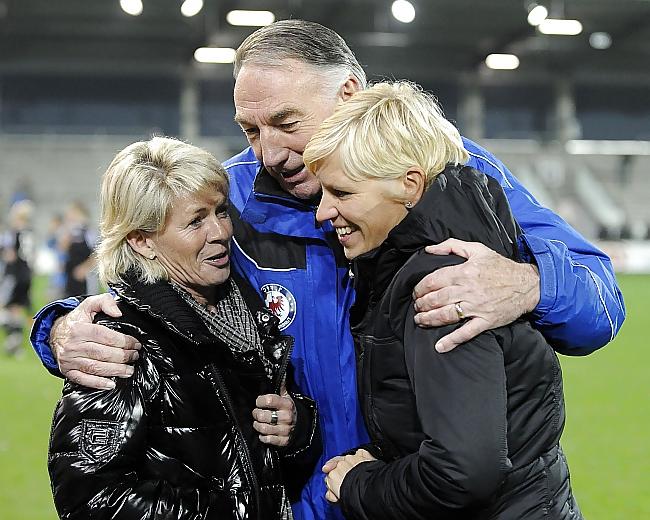 25P German mature celeb sports bitch Silvia Neid