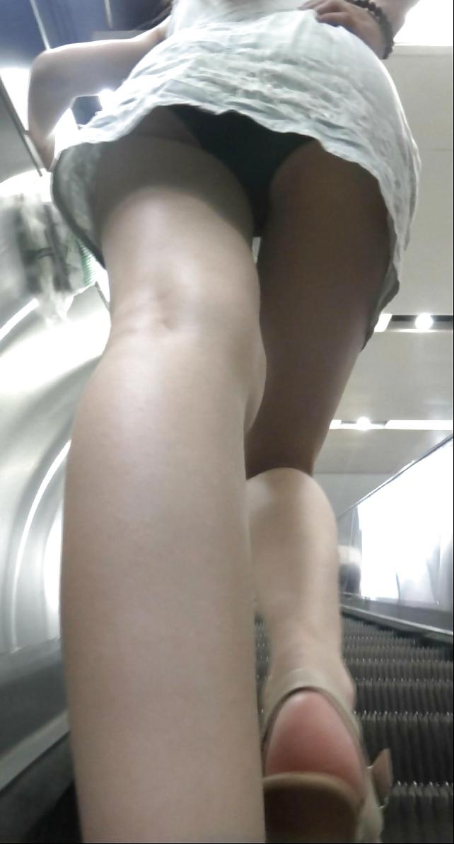 21P Chinese upskirt
