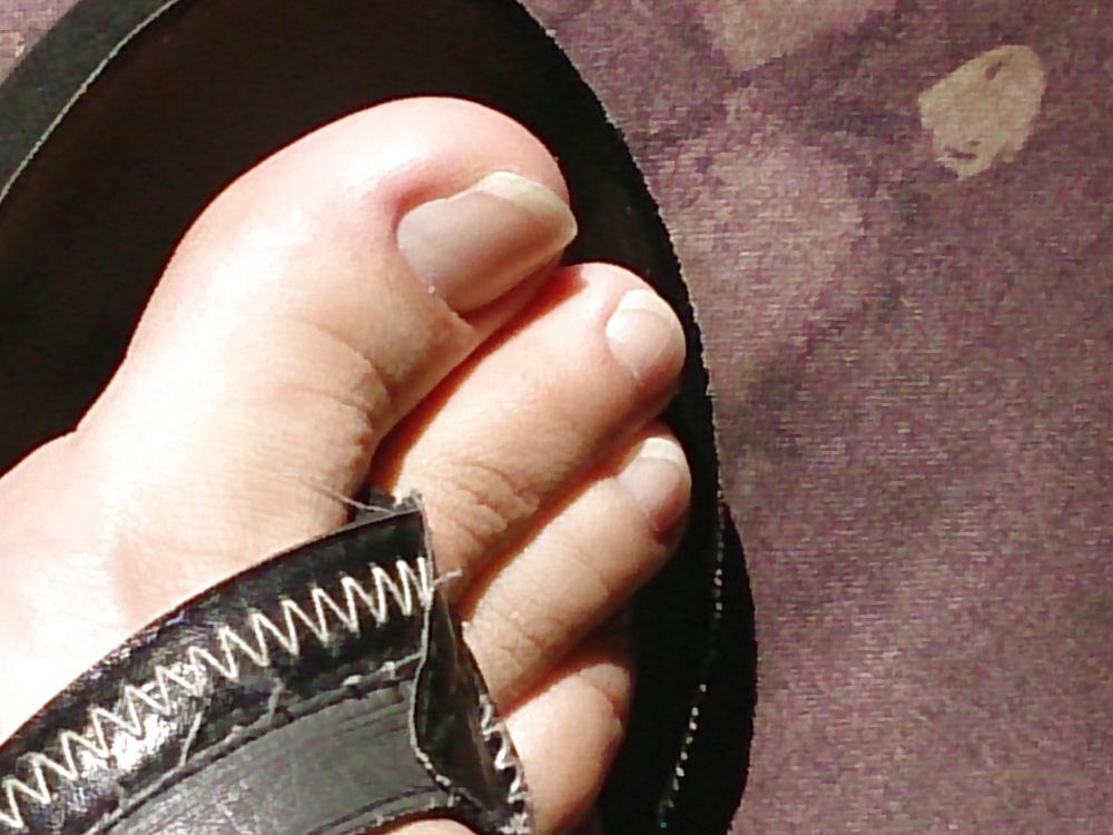 11P Sexy feet and toes