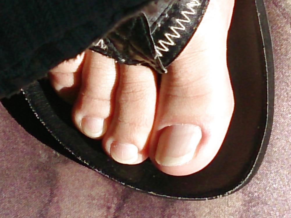 11P Sexy feet and toes