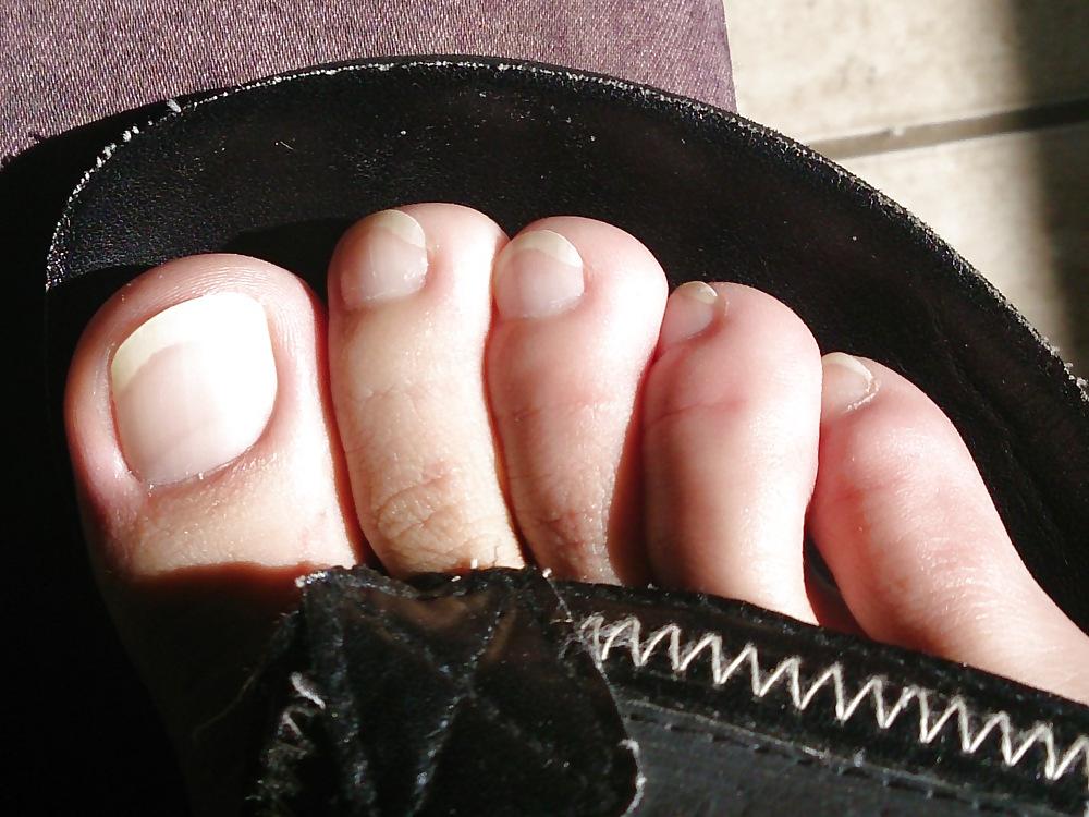 11P Sexy feet and toes