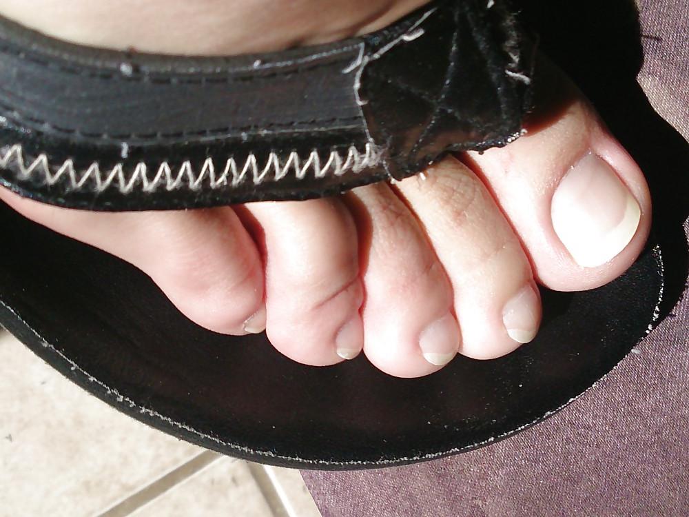 11P Sexy feet and toes