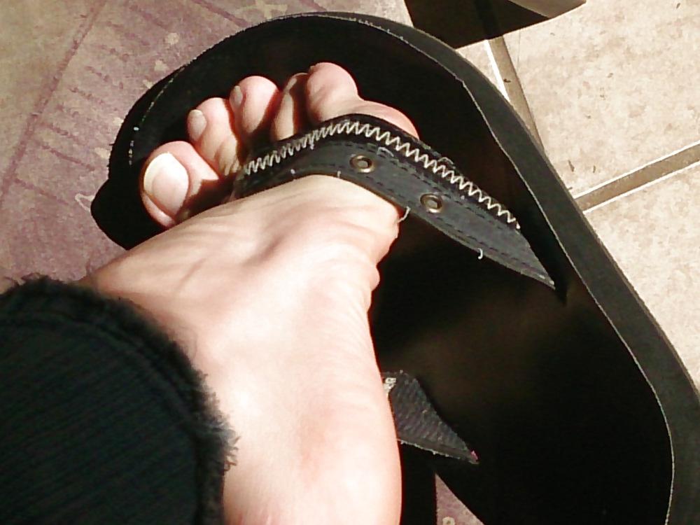 11P Sexy feet and toes