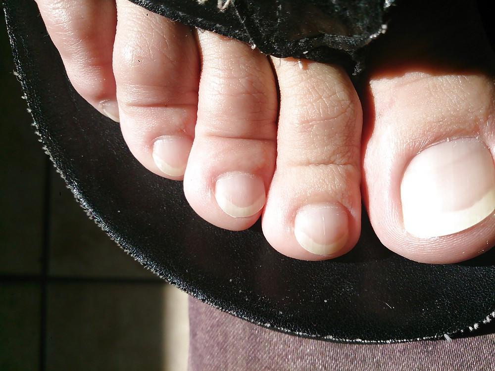 11P Sexy feet and toes