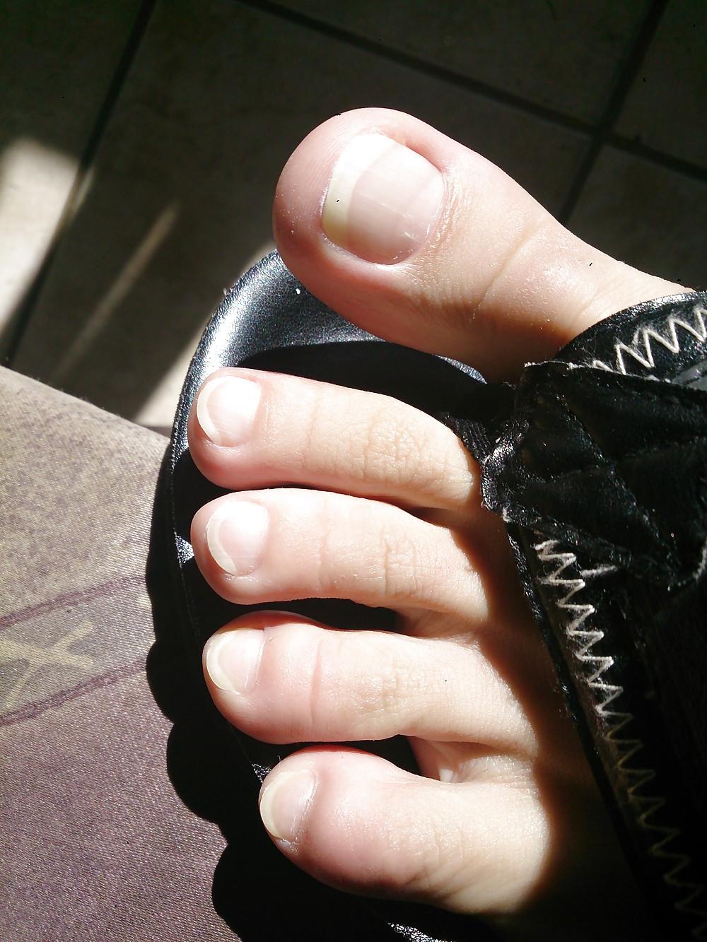 11P Sexy feet and toes