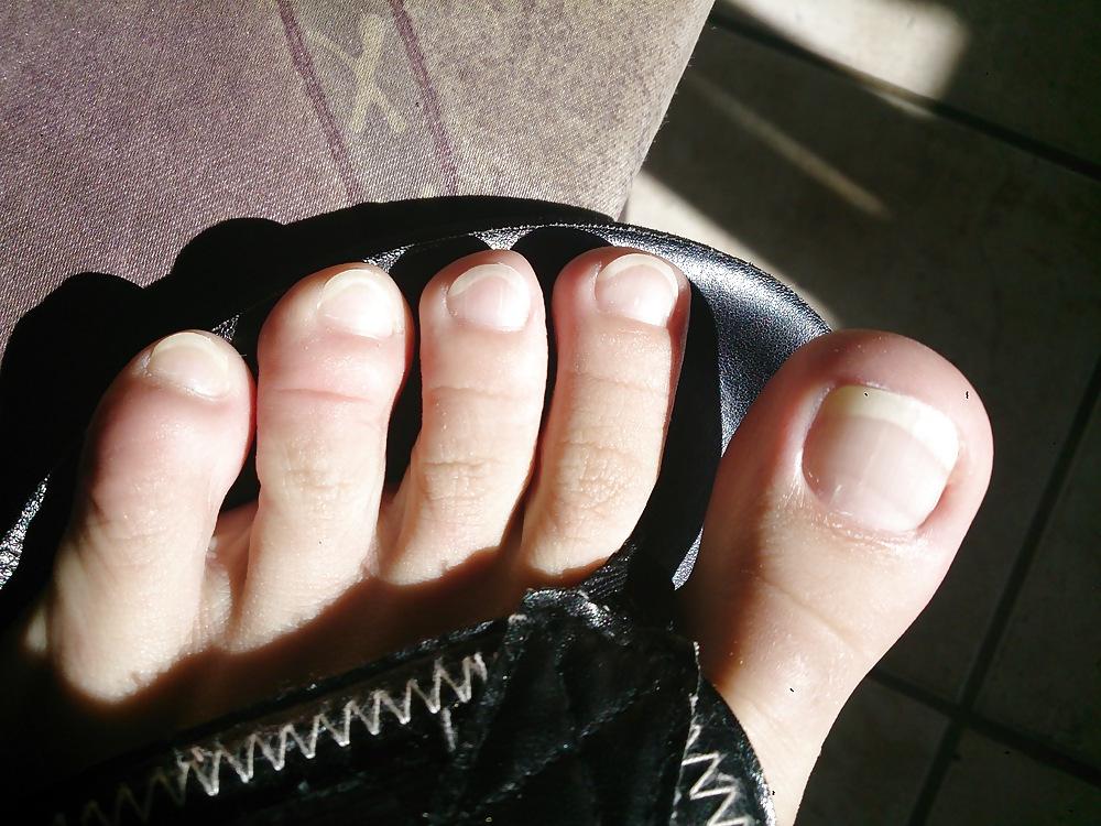 11P Sexy feet and toes